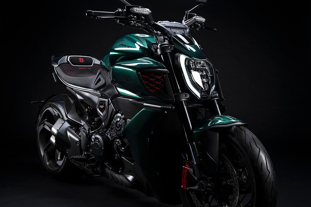 Ducati e Bentley: due serie davvero speciali per la Diavel V4